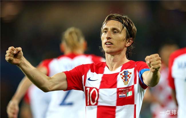 19岁192天，韦德拉奥果成为近71年德国队首秀破门最年轻球员