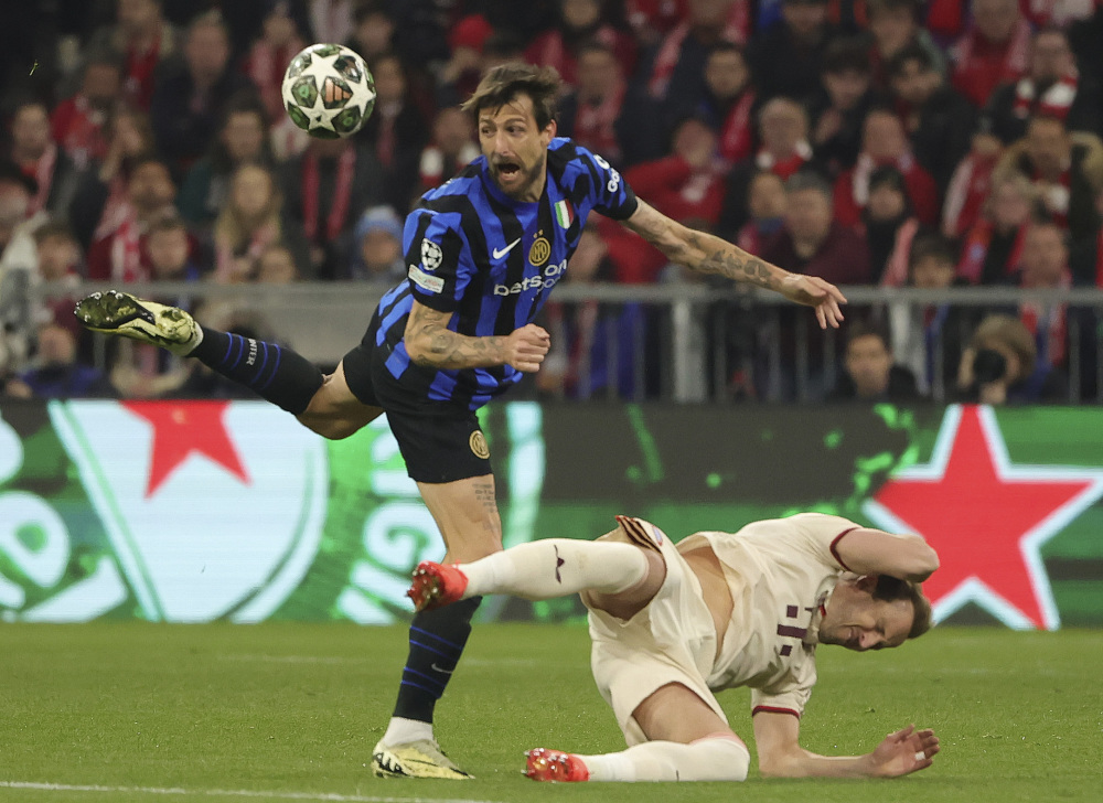 每体：阿劳霍大概率将在周中欧冠继续首发，加西亚代替孔德