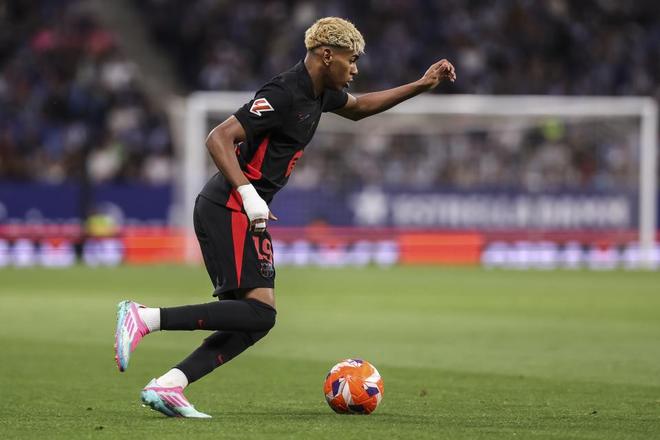 穆雷砍50+且投篮命中率超75%场次，后卫领域仅次于乔丹